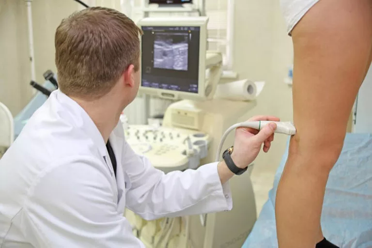 De Patient gëtt gefrot fir eng Diagnostik ze maachen